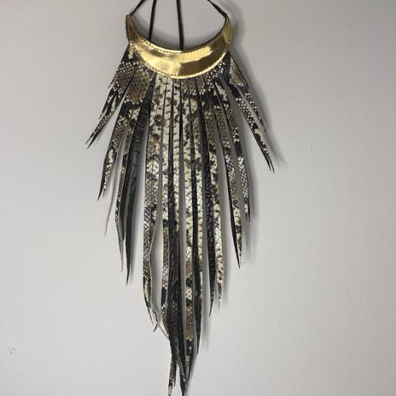 collar de cuero